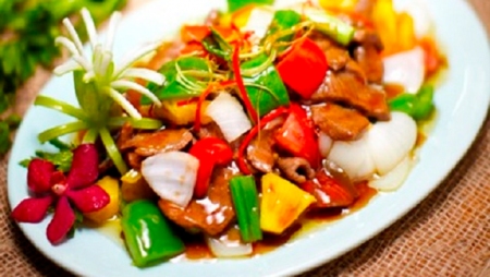 Bò Xào Hành Ớt